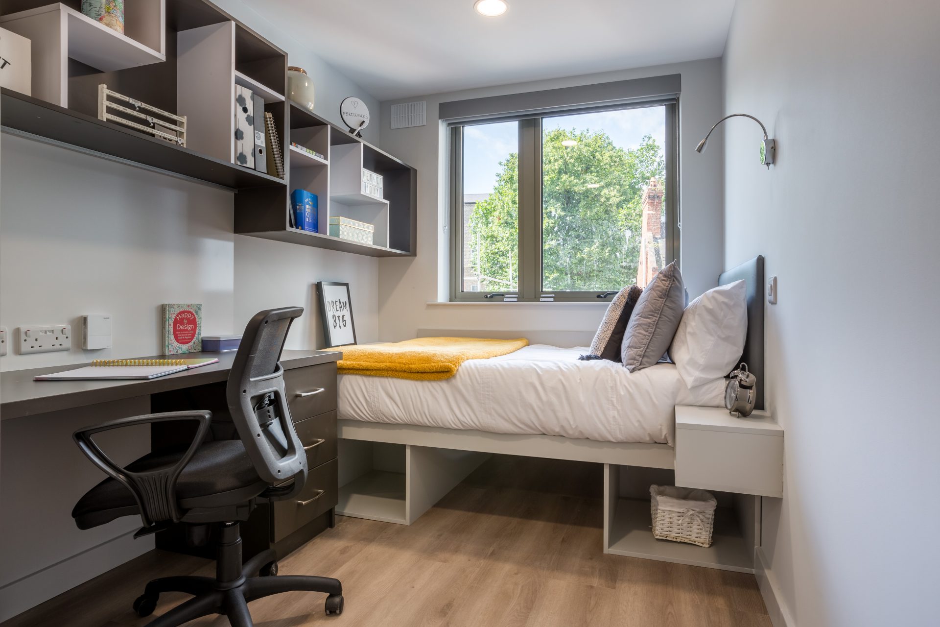 FSL-Dublin-Brickworks-En-suite-1-scaled.jpg
